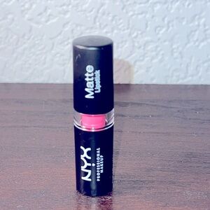 NWOT NYX MINI MATTE LIPSTICK